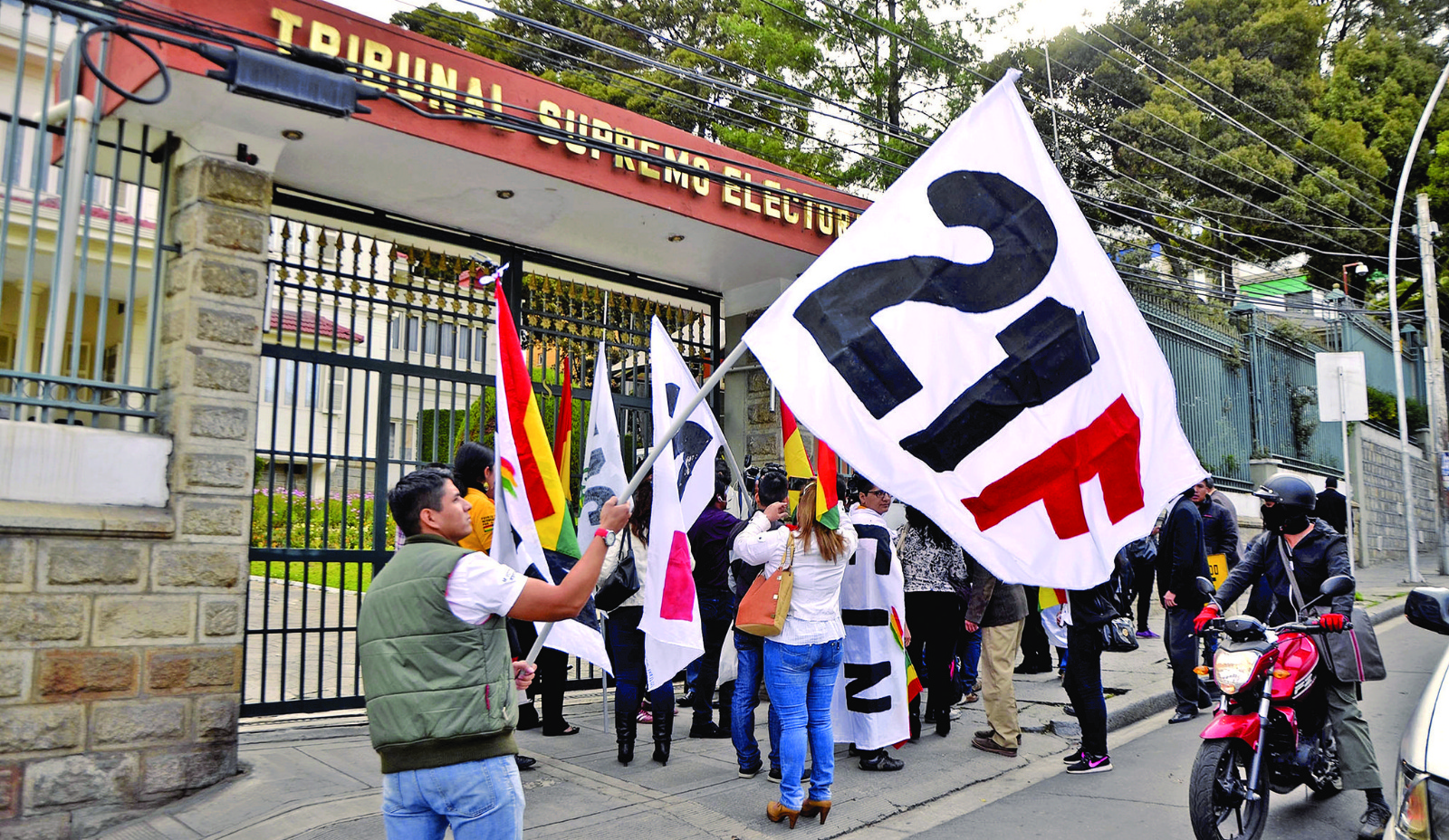 Lee más sobre el artículo Plataformas, cívicos y activistas se concentran en siete regiones para recordar los seis años del 21F