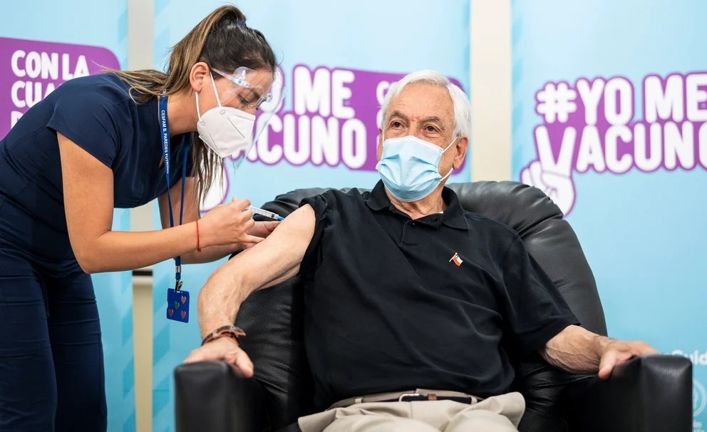 Lee más sobre el artículo Chile comenzó la vacunación masiva con la cuarta dosis en plena ola de contagios por la variante Ómicron