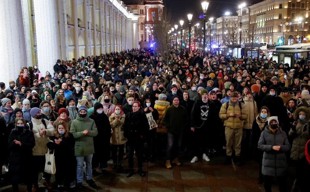 Lee más sobre el artículo Protestas en Moscú y San Petesburgo contra la invasión a Ucrania: hay cientos de detenidos