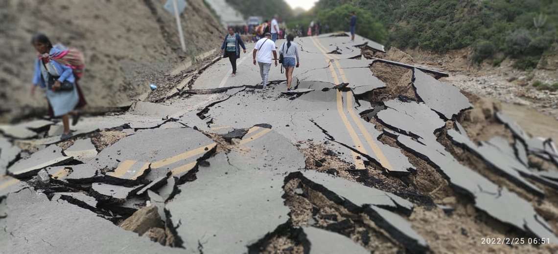 Lee más sobre el artículo Derrumbes destrozan la carretera a Saipina y dejan a cientos de pasajeros varados