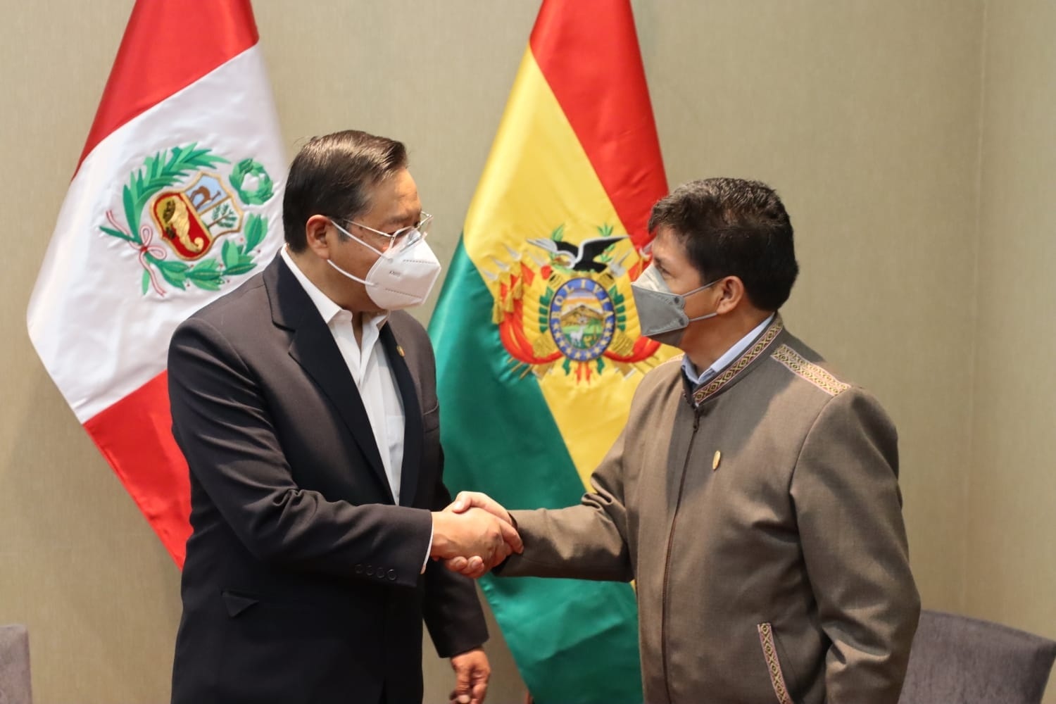 Lee más sobre el artículo Arce se reúne con Castillo y afirma que la agenda bilateral avanza «a paso firme»