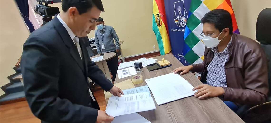 Lee más sobre el artículo Un internacionalista cruceño es el tercer postulante a Defensor del Pueblo