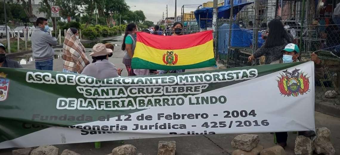 Lee más sobre el artículo Ambulantes bloquean el ingreso a la Feria Barrio Lindo y exigen que la Alcaldía respete su derecho al trabajo