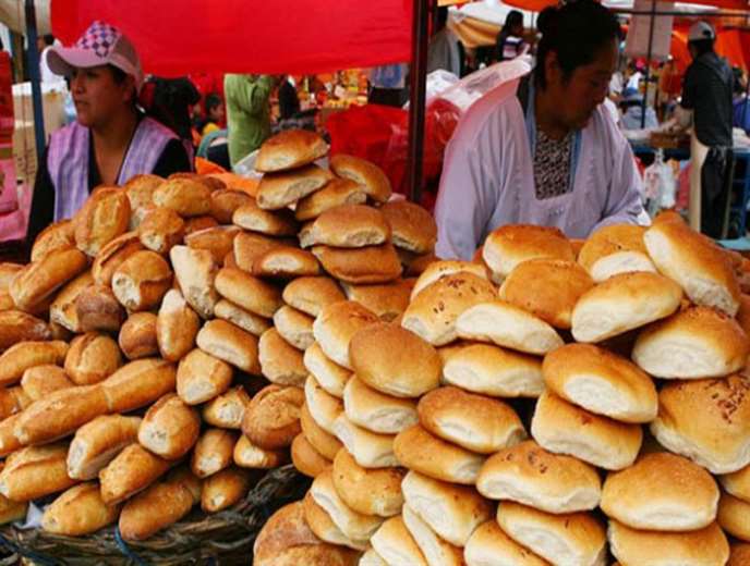 Lee más sobre el artículo Se mantiene el precio y peso del pan en Santa Cruz, pero panificadores van a reunión con la Alcaldía