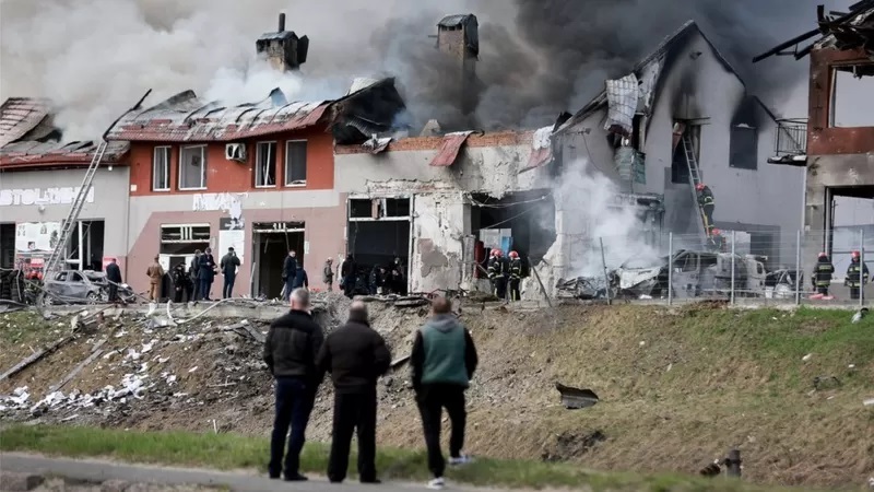 Lee más sobre el artículo Rusia bombardea Lviv, a 40km de Polonia, mientras Ucrania se resiste a entregar Mariúpol