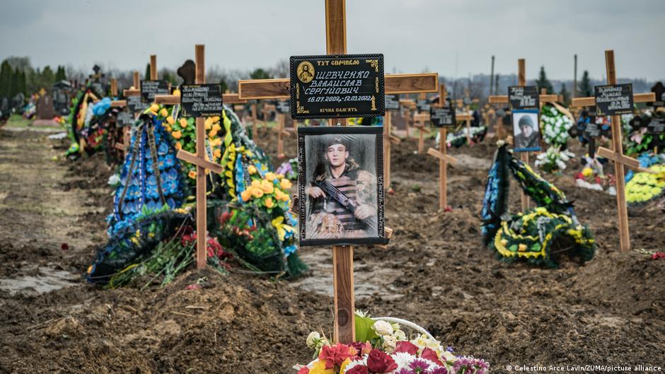 Lee más sobre el artículo Ucrania: Zelenski habla de entre 2.500 y 3.000 soldados ucranianos muertos