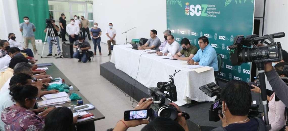 Lee más sobre el artículo Delegación de San Julián llega al diálogo con el gobernador mientras persiste el bloqueo