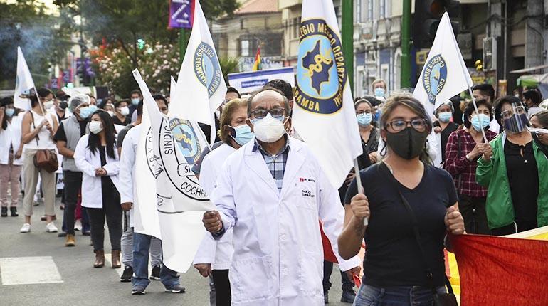 Lee más sobre el artículo Profesionales de salud anuncian paro de 24 horas para este viernes por falta de respuesta del Gobierno