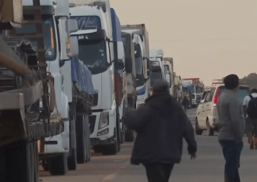 Lee más sobre el artículo San Julián mantiene el bloqueo de ruta por segundo día y municipios de la Chiquitania amenazan con sumarse a la medida