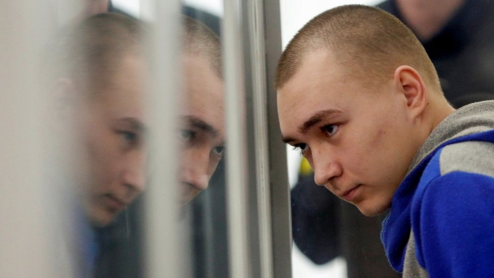 Read more about the article Rusia y Ucrania: un soldado ruso de 21 años se convierte en el primer condenado por crímenes de guerra durante la invasión