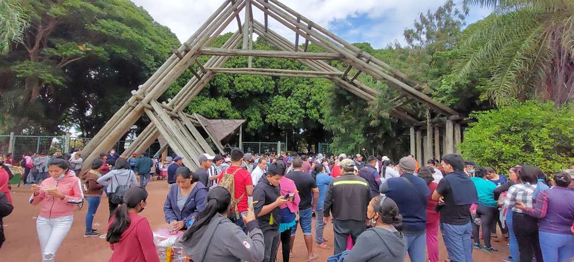 Lee más sobre el artículo Gremiales levantan bloqueos y hacen vigilia en Parques y Jardines a la espera de una reunión con el alcalde