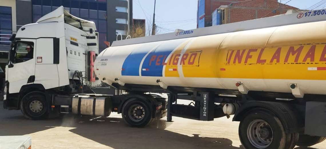 Lee más sobre el artículo 200 cisternas con diésel arribarán de Arica a Bolivia; YPFB dice que no existe escasez de carburante