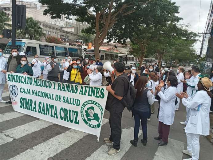 Lee más sobre el artículo Médicos de la CNS inician paro de 72 horas, piden la destitución del nuevo administrador regional