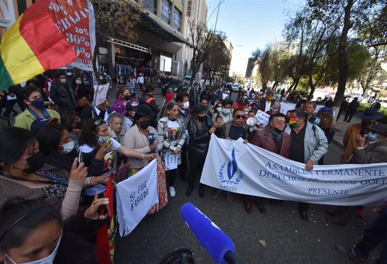 Lee más sobre el artículo Asamblea de Derechos Humanos y el Conade marchan en rechazo a la sentencia contra Jeanine Áñez