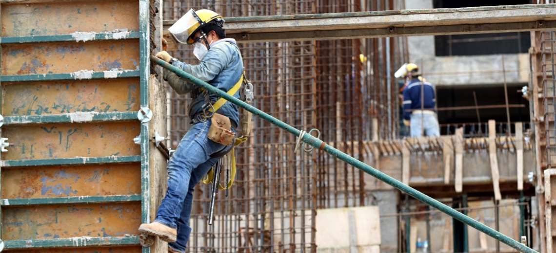 Lee más sobre el artículo Más del 90% de los trabajadores de la construcción no tiene seguro