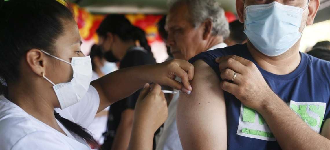 Lee más sobre el artículo Covid-19 en Santa Cruz: 23 centros de vacunación abren sus puertas este fin de semana