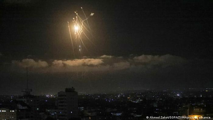Lee más sobre el artículo Israel bombardea Gaza tras lanzamiento de cuatro cohetes desde la Franja