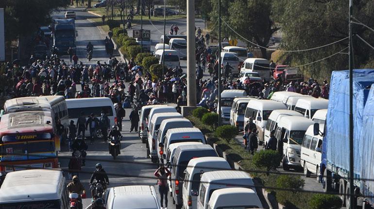 Lee más sobre el artículo FEPC rechaza bloqueo de carreteras y advierte pérdidas de Bs 84 millones por día