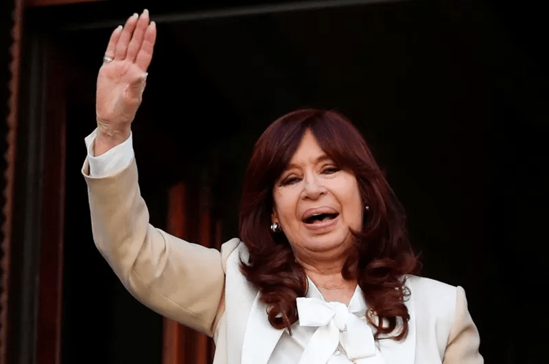 Lee más sobre el artículo Cristina Fernández de Kirchner: el fuerte (y polémico) apoyo de varios mandatarios latinoamericanos a la vicepresidenta de Argentina acusada de corrupción