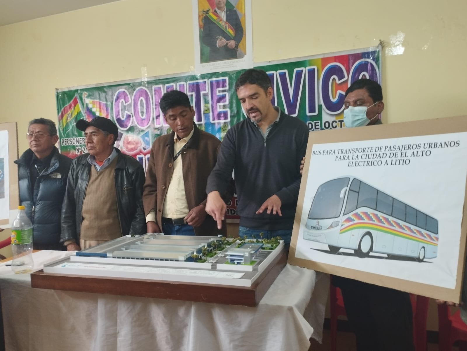 Read more about the article Cívicos de El Alto presentan proyecto para producción de diésel