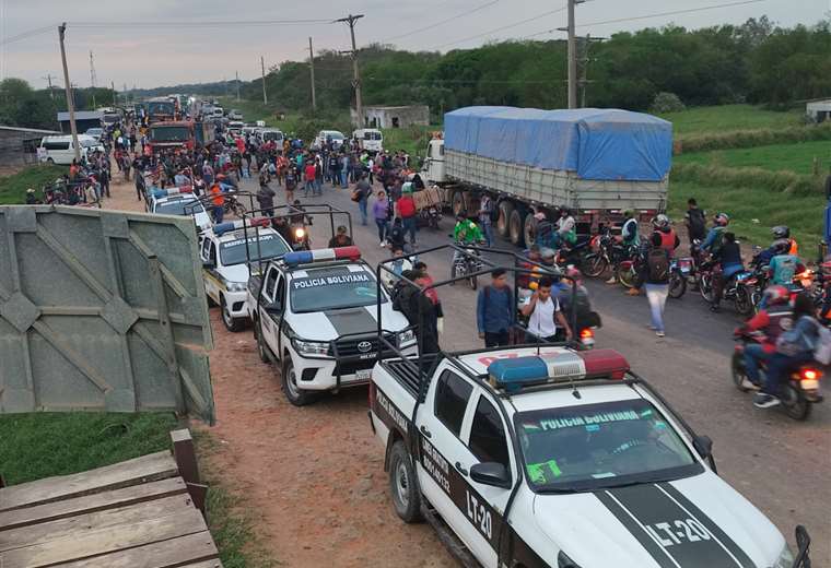 Lee más sobre el artículo Campesinos de la Chiquitania bloquean la ruta a Beni para exigir la titulación de sus tierras