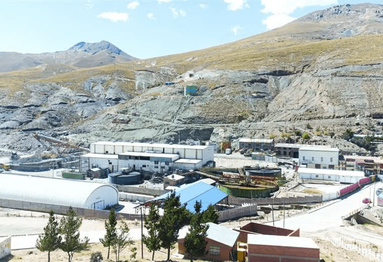 Lee más sobre el artículo Santacruz Silver Mining compra por $us 110 millones a la minera Sinchi Wayra S.A.