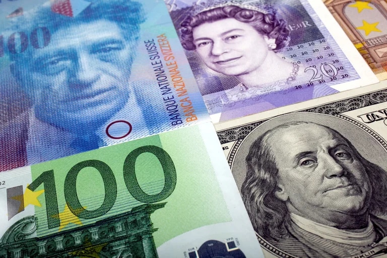 Lee más sobre el artículo La libra y el euro caen a mínimos en décadas frente al dólar
