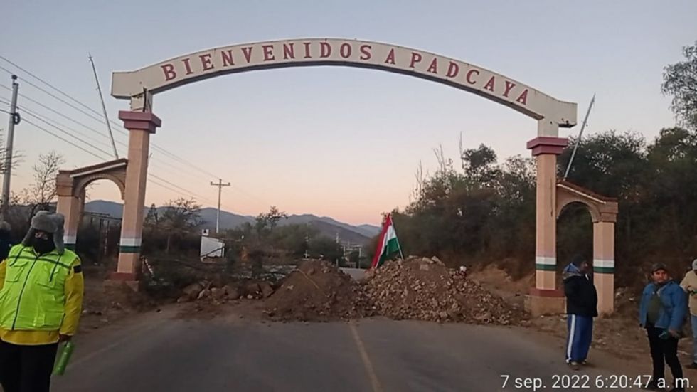 Lee más sobre el artículo Bloqueos esporádicos, mercados cerrados y clases virtuales en jornada de paro en Tarija
