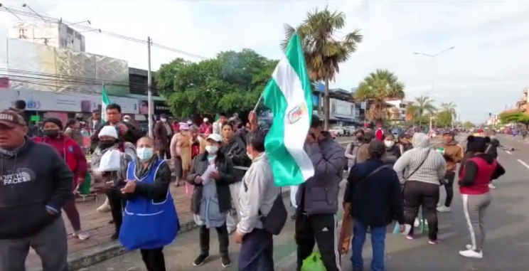 Lee más sobre el artículo Gremiales toman la avenida Grigotá en protesta por los vendedores ambulantes