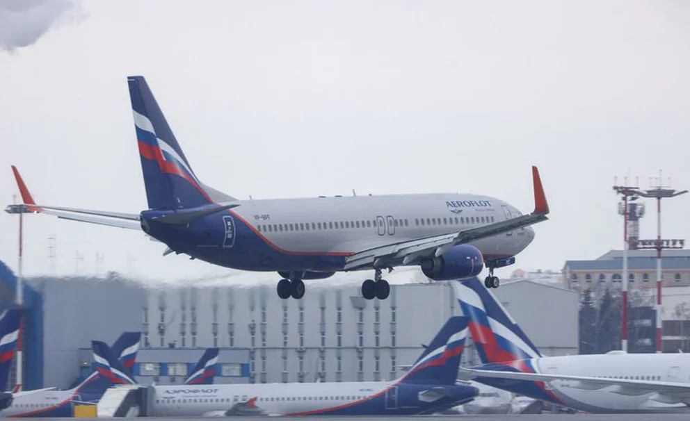 Lee más sobre el artículo Tras el anuncio de Putin, reportan que el Kremlin prohibió a las aerolíneas rusas vender pasajes a hombres de entre 18 y 65 años