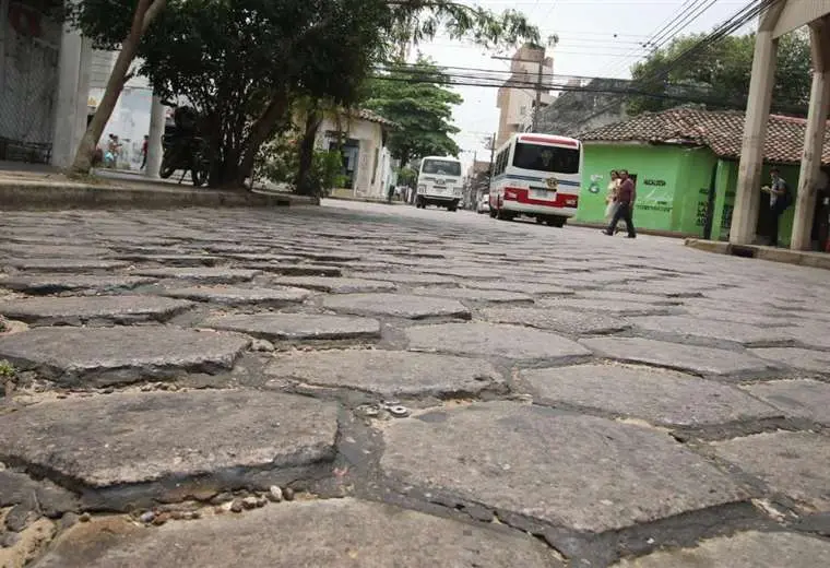 Lee más sobre el artículo Después de 56 años cambiarán las losetas por pavimento flexible en el centro histórico