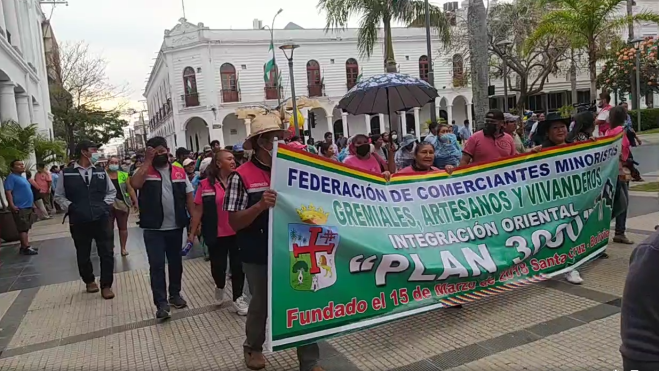 Lee más sobre el artículo Gremiales salen a las calles para rechazar un posible nuevo paro en Santa Cruz