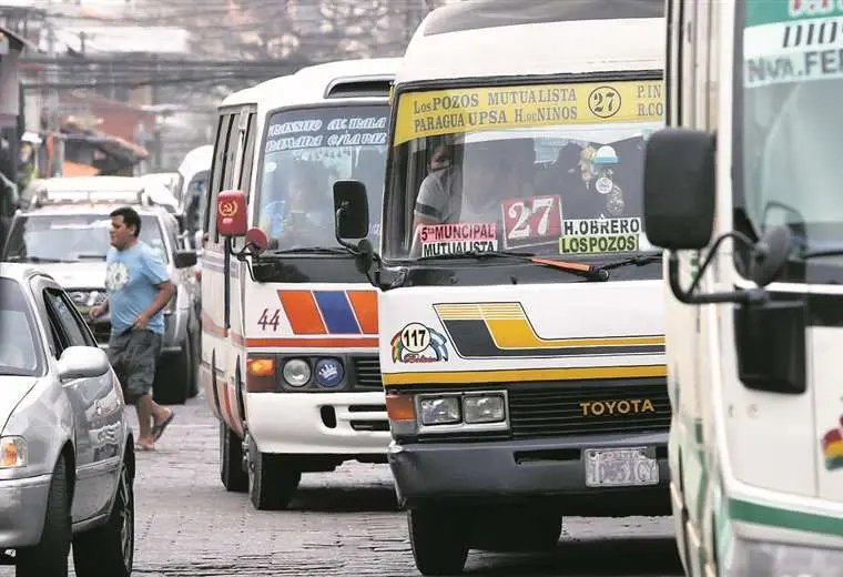 Lee más sobre el artículo Micros viejos, saturados e inseguros agobian a los usuarios del transporte