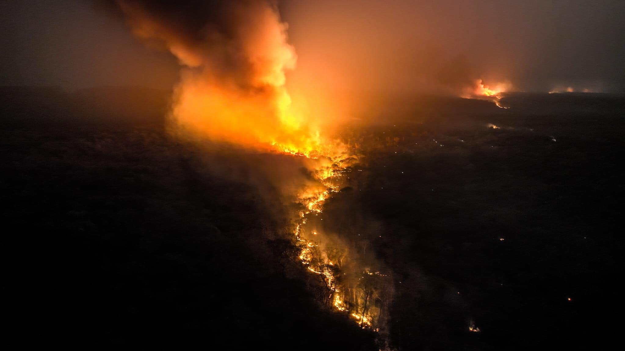 Lee más sobre el artículo Dos incendios de magnitud en Roboré amenazan a las comunidades de Aguas Calientes y Yororobá