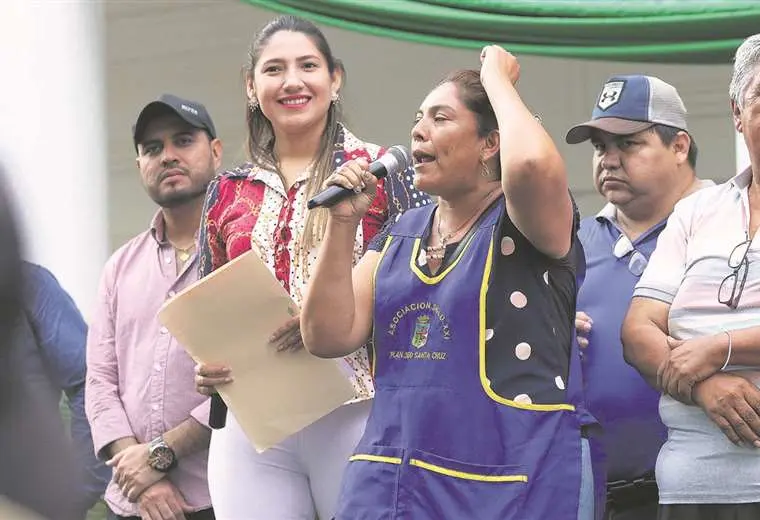 Lee más sobre el artículo Alcaldesa acoge marcha contra el cabildo y UCS no atiende a la Uagrm