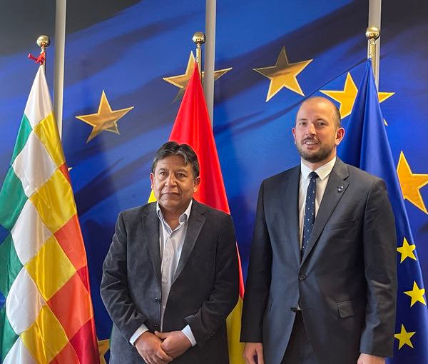 Lee más sobre el artículo Vicepresidente y Comisario Europeo acuerdan 17,3 millones de euros para Bolivia