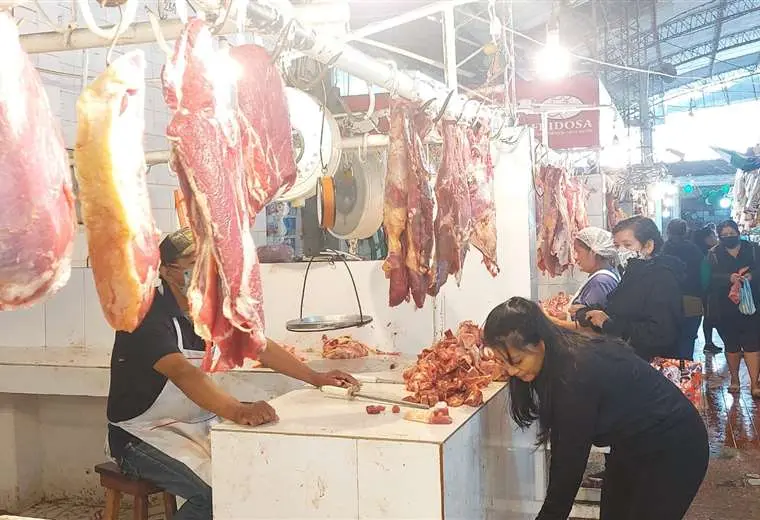 Lee más sobre el artículo Comercializadores ratifican alza “inminente” de la carne y Gobierno advierte con procesos por agio y especulación