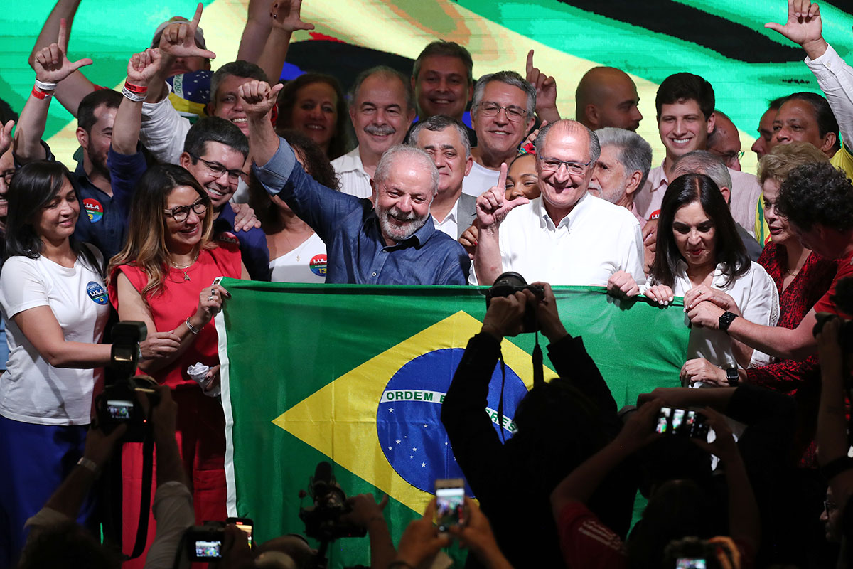 Lee más sobre el artículo Lula da Silva derrotó a Jair Bolsonaro por una ventaja mínima y será nuevamente presidente de Brasil