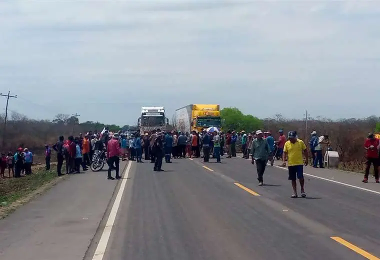 Lee más sobre el artículo Tercer día de bloqueo en Mora: la comunidad guaraní radicaliza su protesta ante la falta de respuesta de autoridades