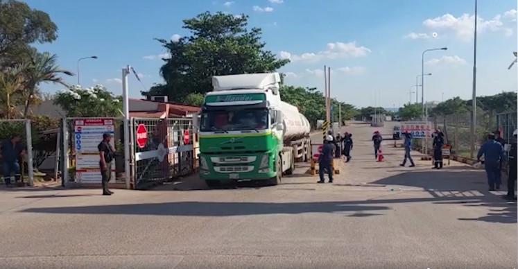 Lee más sobre el artículo Desactivan protesta en la refinería de Palmasola y el acceso está expedito