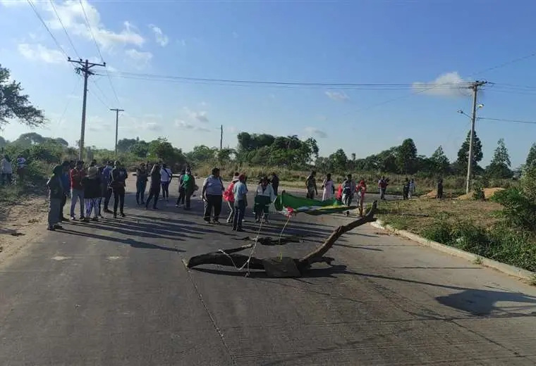 Lee más sobre el artículo Bloquean acceso al vertedero municipal e impiden el ingreso de camiones cargados con basura