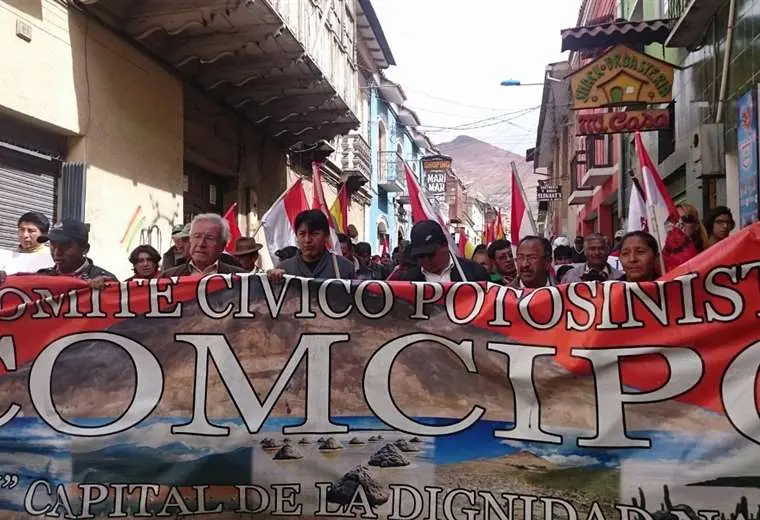 Lee más sobre el artículo Cívicos de Potosí marchan en protesta por el censo, el litio y la conservación del Cerro Rico