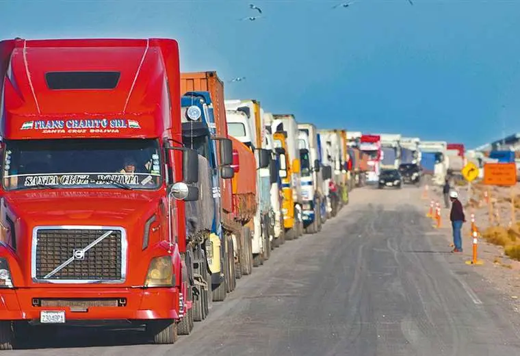 Lee más sobre el artículo Transporte internacional advierte con bloqueo en frontera si Gobierno no levanta freno de las exportaciones