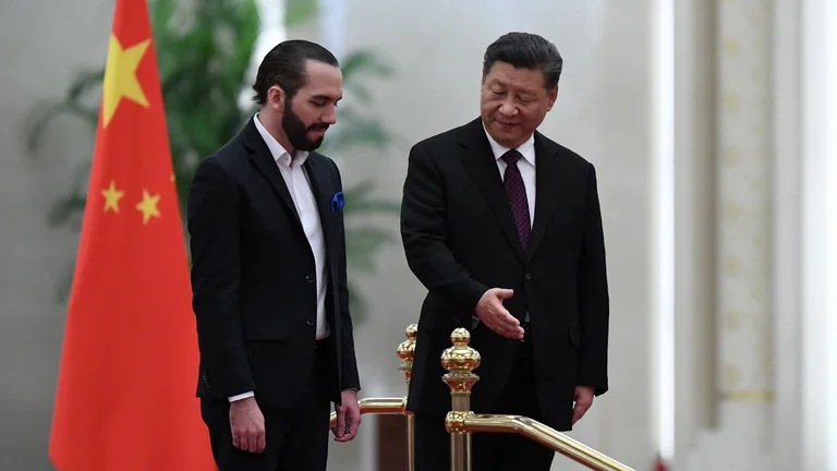 Lee más sobre el artículo Xi Jinping aumenta sus ambiciones en América Latina: China analiza comprar toda la deuda externa de El Salvador