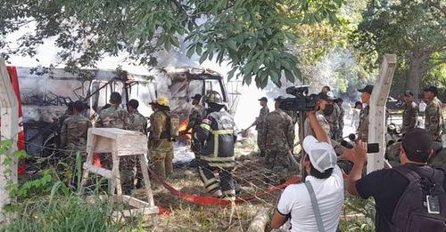 Lee más sobre el artículo Buses se incendian en el interior de la Universidad Policial de la avenida Alemana