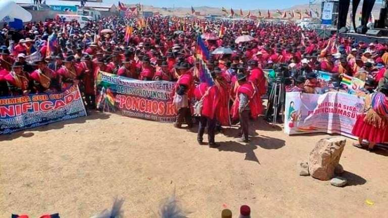 Lee más sobre el artículo “Esos son los ponchos azules”: Ponchos Rojos dicen que no los representa un grupo paralelo afín al MAS