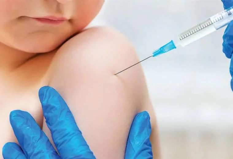 Lee más sobre el artículo Refuerzan la vigilancia y acortan el esquema de vacunas para coqueluche