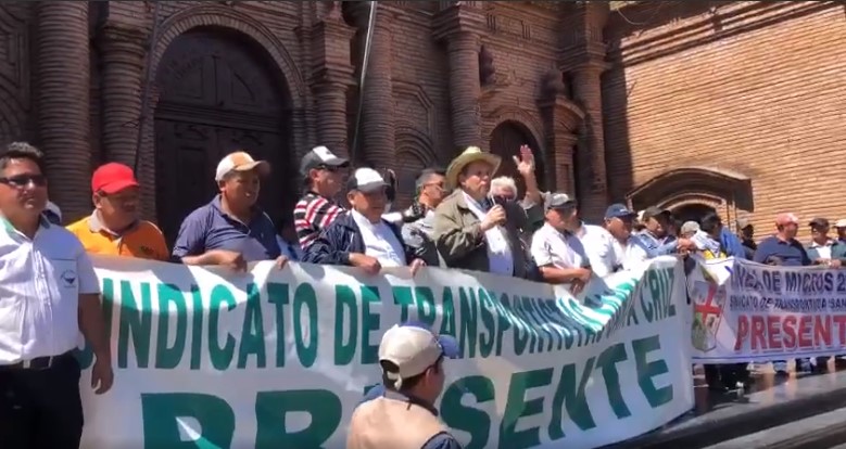 Lee más sobre el artículo Transportistas en Santa Cruz marchan exigiendo censo y derecho al trabajo