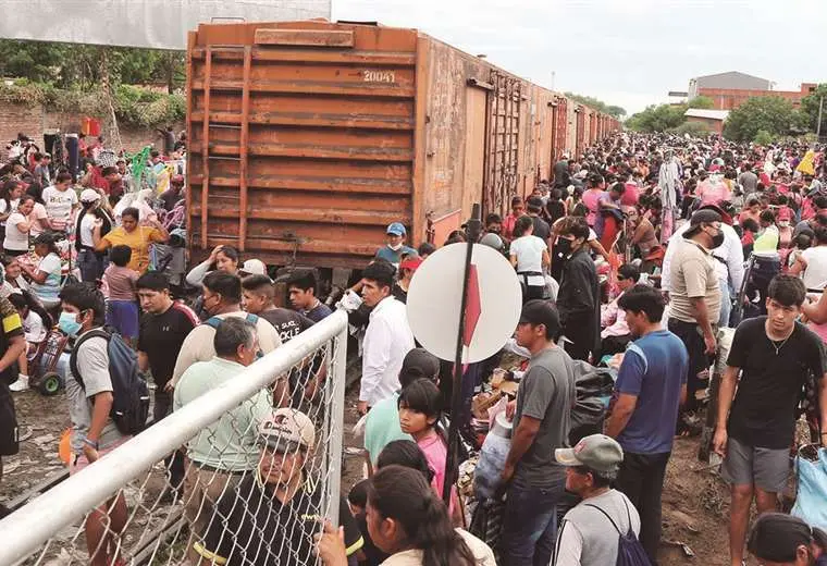 Lee más sobre el artículo ‘Mañaneros’ y ambulantes invaden espacios y nadie les pone un freno