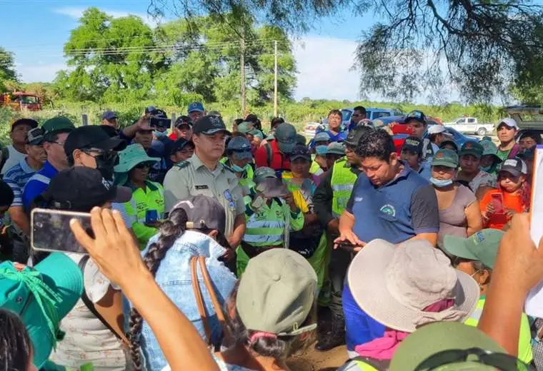 Lee más sobre el artículo Emacruz denuncia a dirigentes del sindicato de Vega Solví, que bloquean el ingreso al vertedero